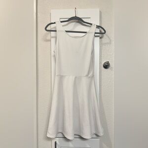 H&M Divided White Fit & Flare Dress w/ Back Cutout | Size 6 🤍✨